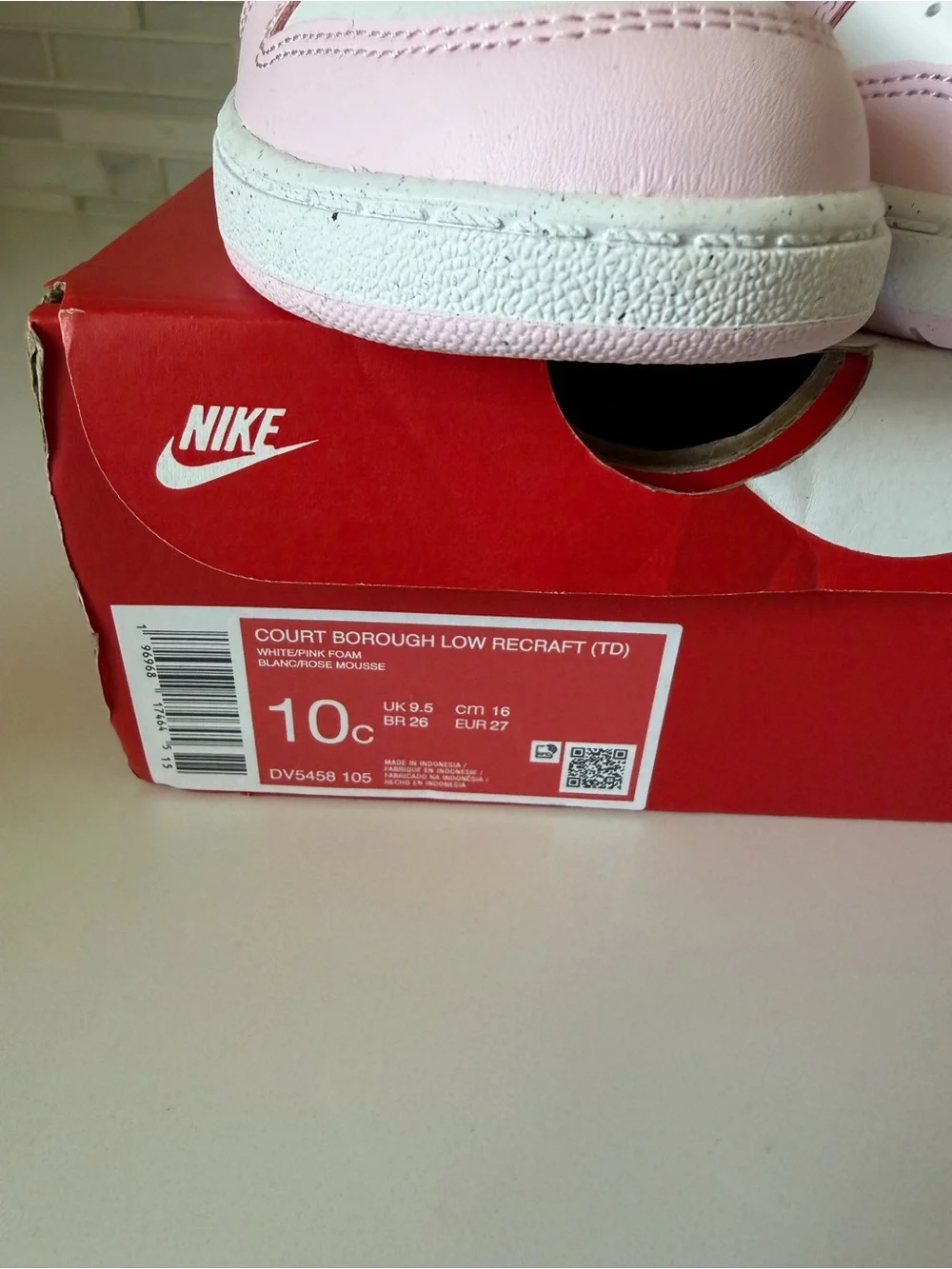 Nike Kids White and Pink Low-Top Sneakers with Hook-and-Loop Strap